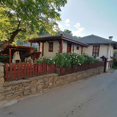 Дядовата Къща Hotell Trjavna Eksteriør bilde