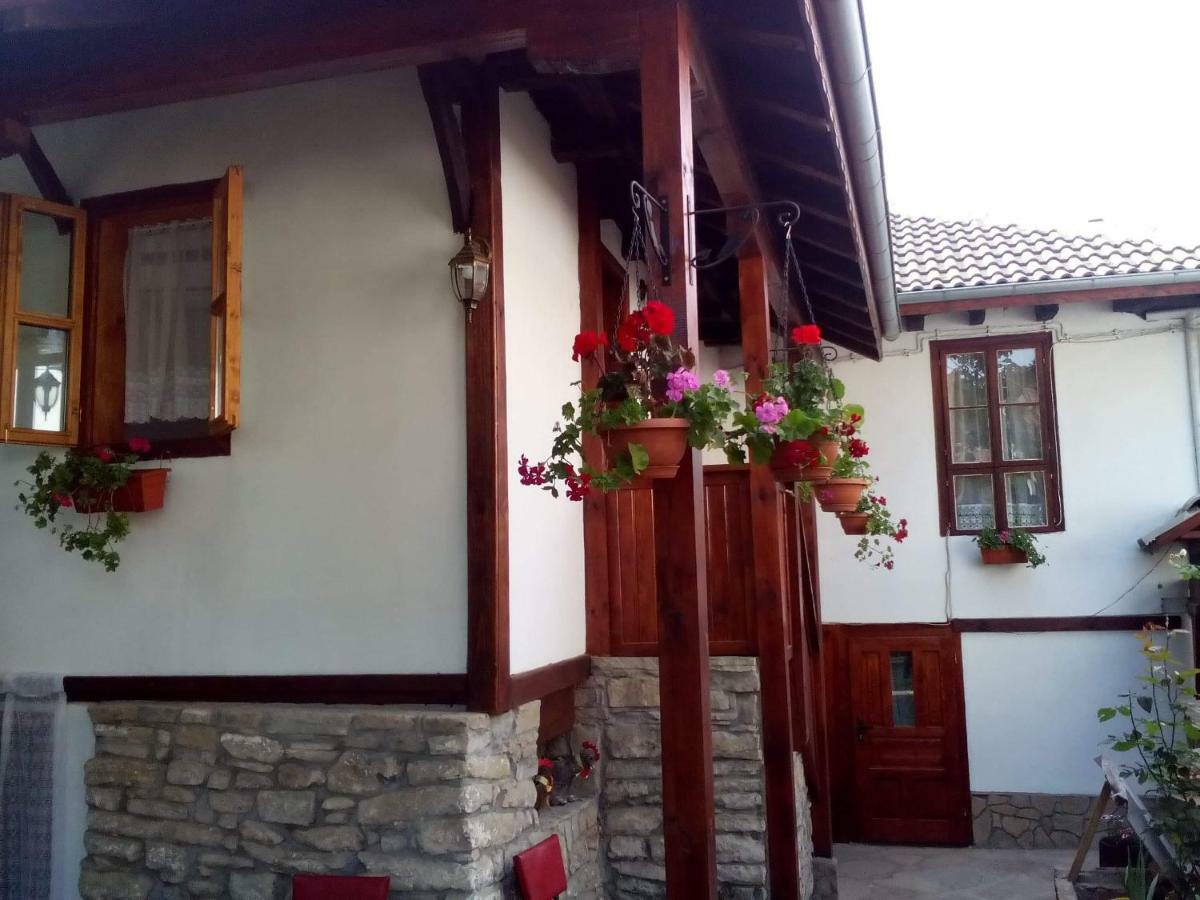 Дядовата Къща Hotell Trjavna Eksteriør bilde